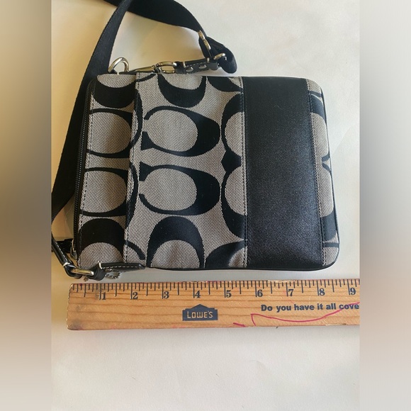 Coach crossbody purse. - Picture 2 of 4